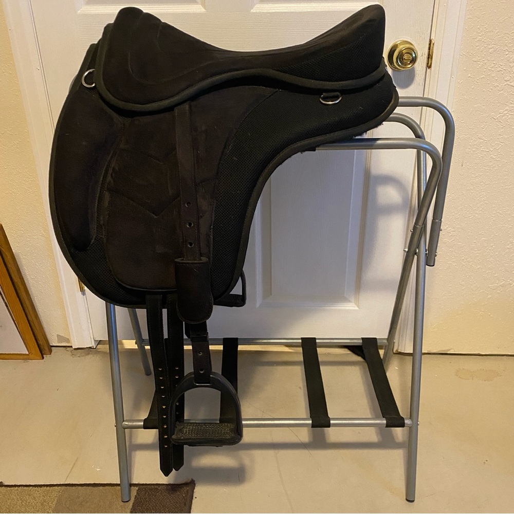 Tough1 Eclipse Treeless Endurance Saddle, Black